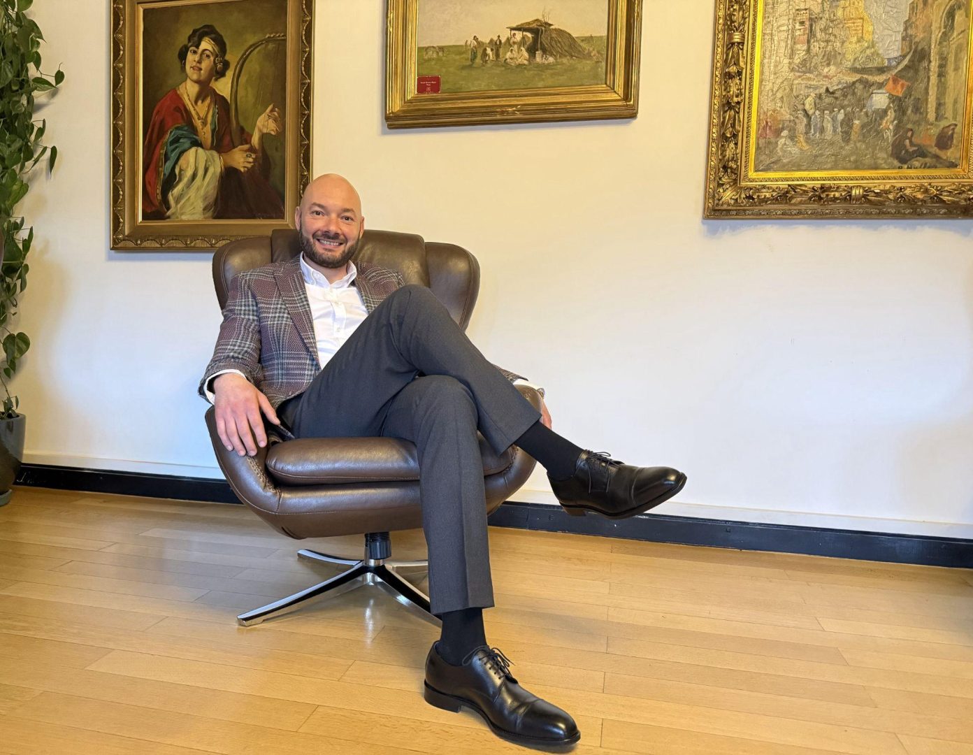 Taxă de procesare „inventată”: când devine ilegală și cum o recuperezi cu avocatul Vladimir Naciu